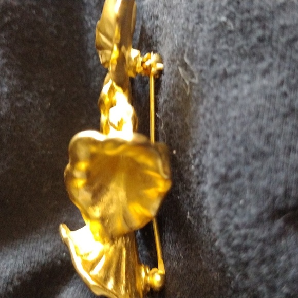 Morning glory and large flower - Picture 7 of 8